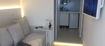 W-Lan, kitchenette, bathroom, shower, sofa bed, smart TV