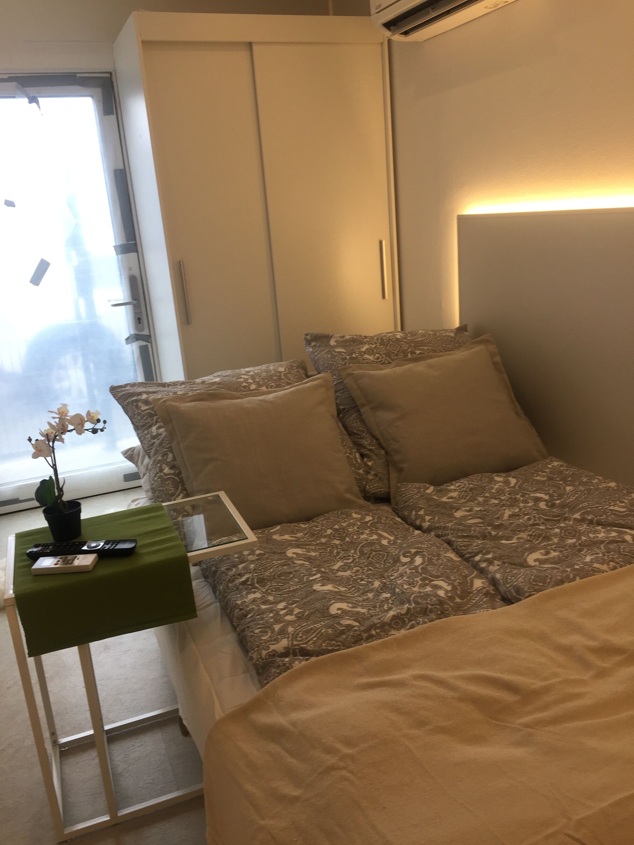 1 bedroom, desk, WiFi, bed sheets