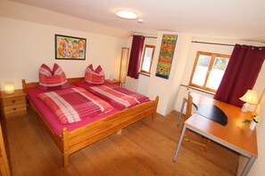 3 bedrooms, desk, soundproofing, iron/ironing board