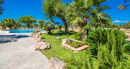 Finca Vernissa next to Can Picafort private pool