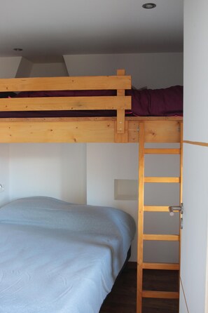 2 chambres, lit de bébé portatif, accès au Wi-Fi (inclus)