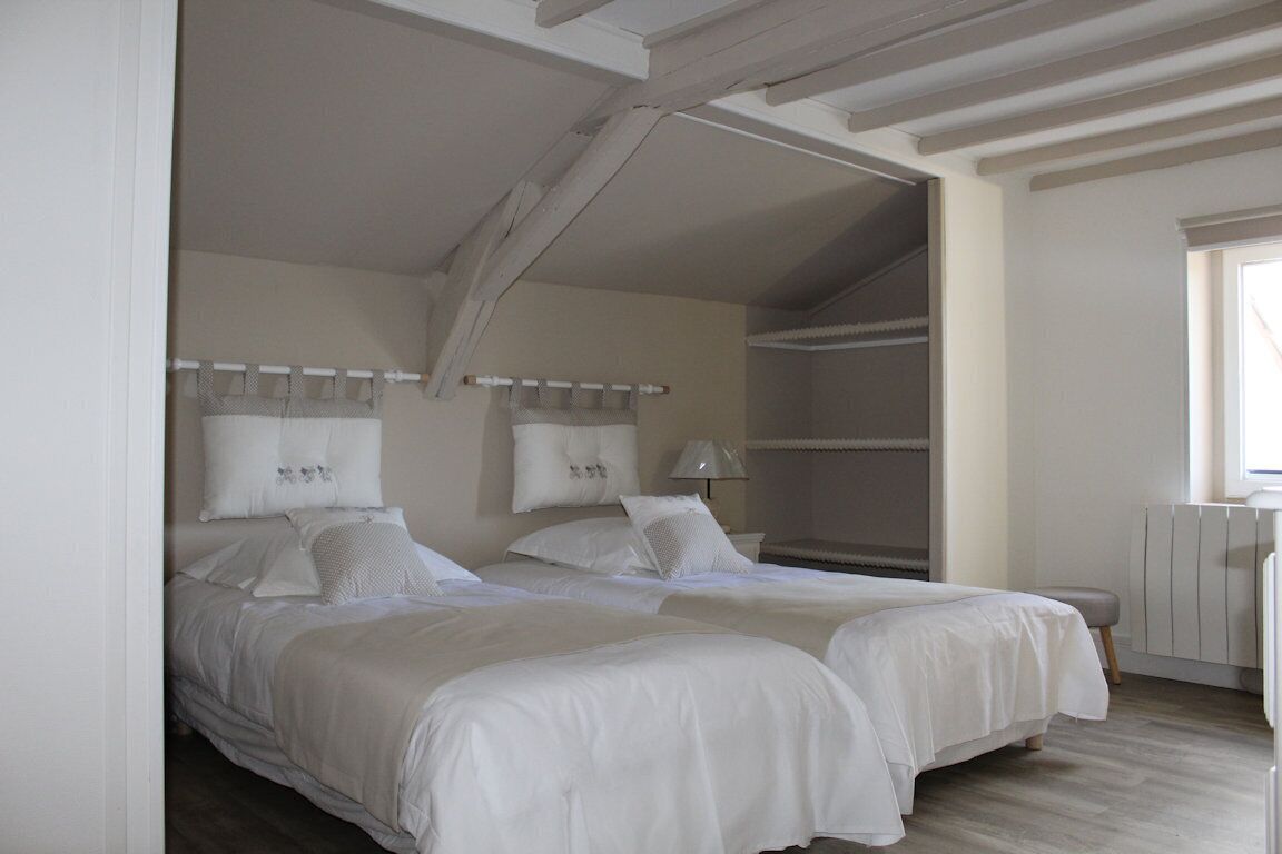 2 bedrooms, soundproofing, iron/ironing board, internet