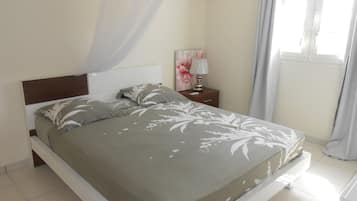 2 slaapkamers, een strijkplank/strijkijzer, gratis wifi, beddengoed