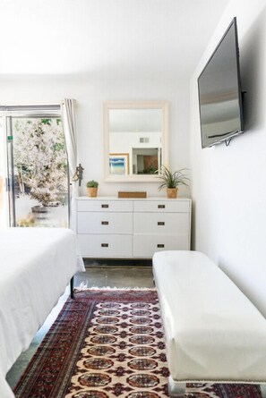 2 bedrooms, iron/ironing board, travel cot, WiFi