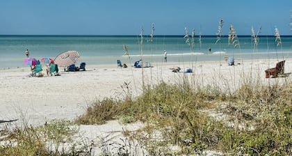 Viehättävä Indian Rocks Beach Apt ... Kävele ravintoloihin, kauppoihin ja rannalle 