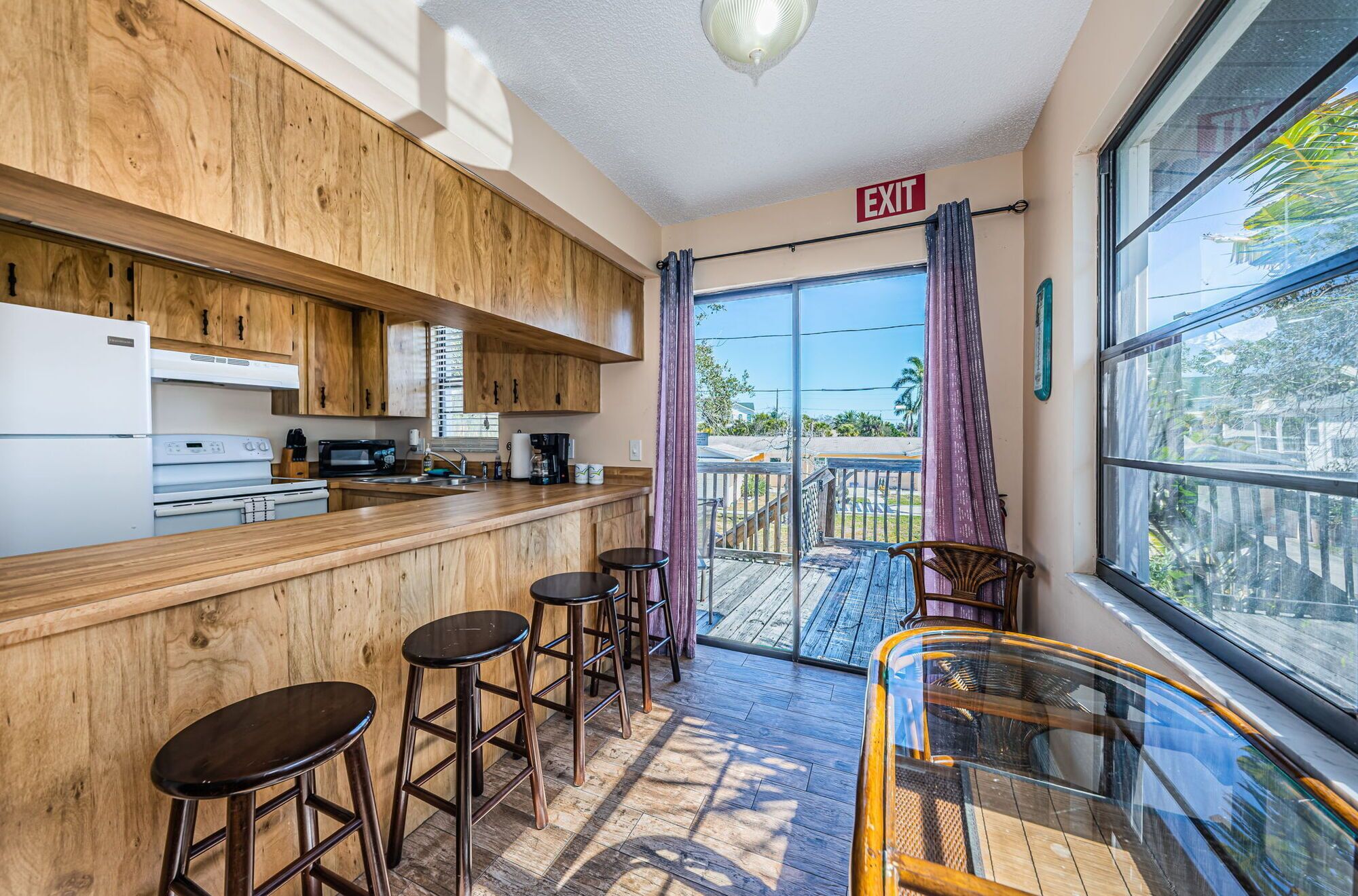 冰箱、微波炉、烤箱、炉灶