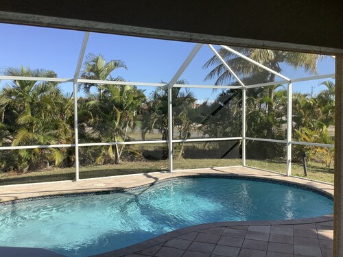 Kaunis 3 bed / 2 bath kotiin yksi parhaista paikoista Cape Coral