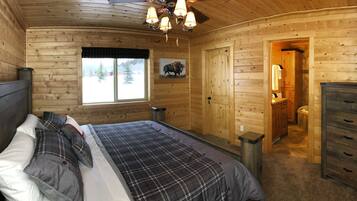 3 bedrooms, iron/ironing board, travel cot, free WiFi