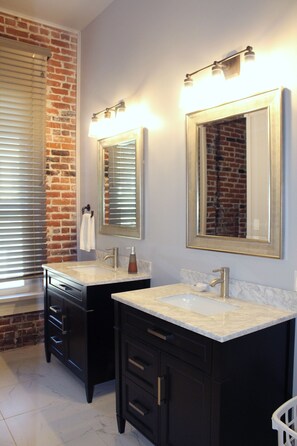 Bathroom - NEW Overnight Accommodations on Main St. Jackson (Jackson)