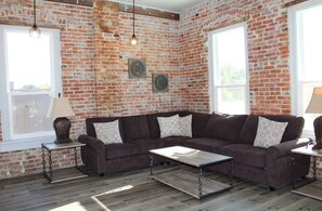 Living area - NEW Overnight Accommodations on Main St. Jackson (Jackson)