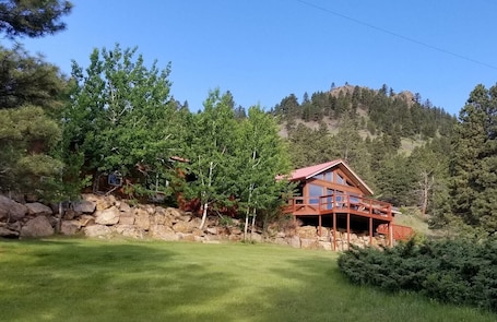 Exterior. Room 3 at Wolf Creek Lodge, Montana