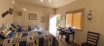 Room 3 at Wolf Creek Lodge, Montana
