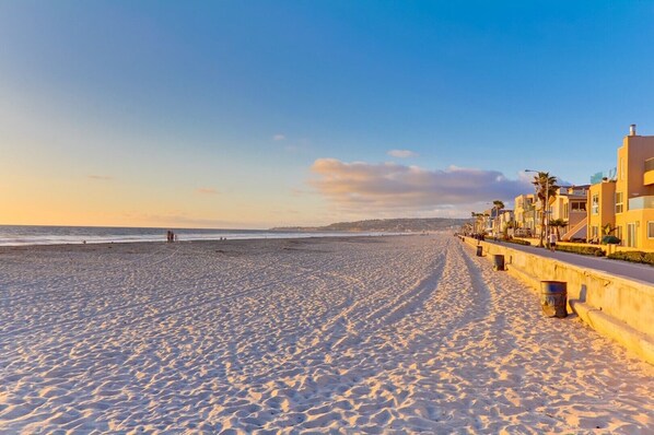 Chaise longue, serviettes de plage