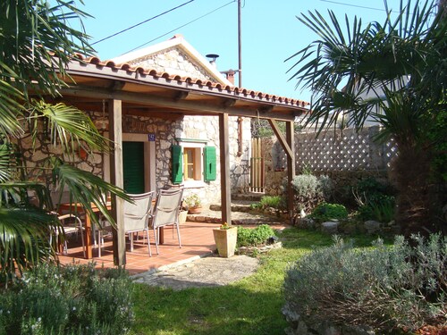Lovely stone cottage in Pula area