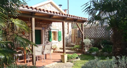 Lovely stone cottage in Pula area