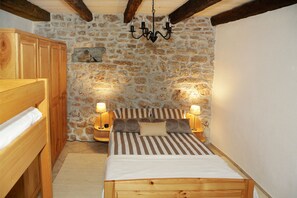 2 bedrooms, iron/ironing board, WiFi, bed sheets