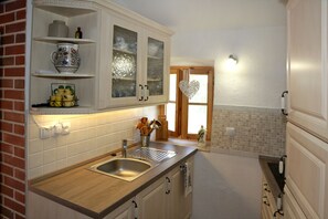 Fridge, stovetop, dishwasher, coffee/tea maker