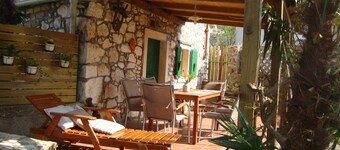 Lovely stone cottage in Pula area