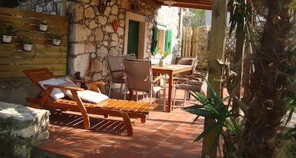 Lovely stone cottage in Pula area