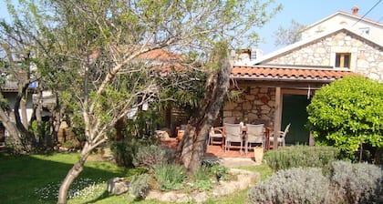 Belle maison en pierre dans la région de Pula