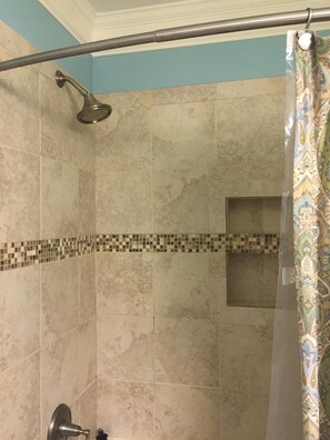 Combined shower/bathtub, hair dryer, towels, soap - Last Minute Deals June 1 - 8 Check it out! Book This Two Bedroom Getaway TODAY!! (Hilton Head Island)