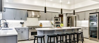 Unique Sandpoint home with hot tub near Schweitzer!