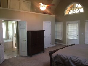 4 bedrooms, iron/ironing board, Internet, bed sheets