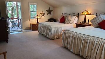 4 bedrooms, iron/ironing board, WiFi, bed sheets