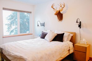 4 bedrooms, desk, iron/ironing board, free WiFi