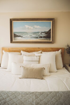 2 bedrooms, desk, free WiFi, bed sheets