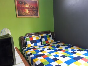 Habitación triple estándar | Escritorio, wifi gratis, ropa de cama