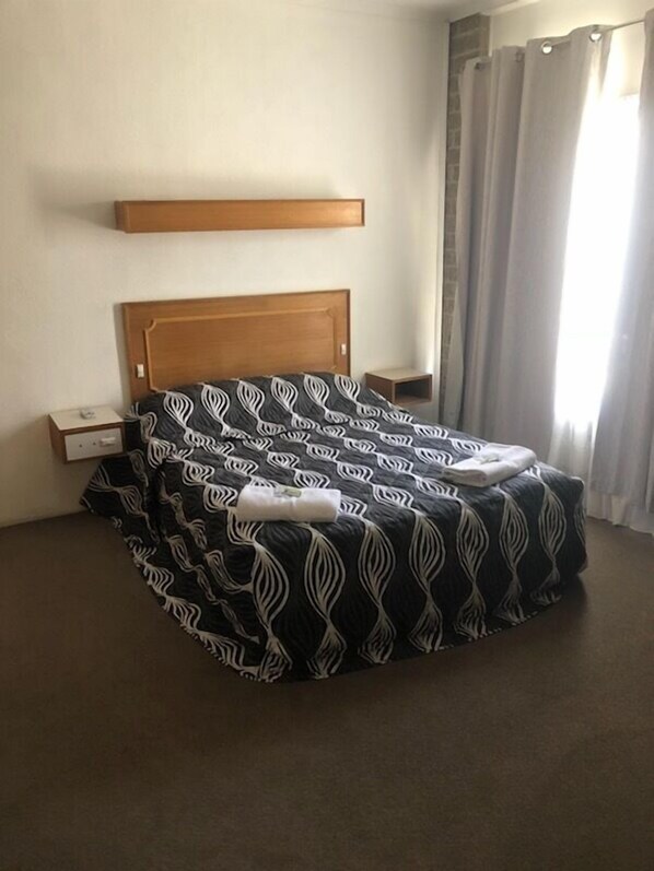 Family Room | Iron/ironing board, free WiFi, bed sheets