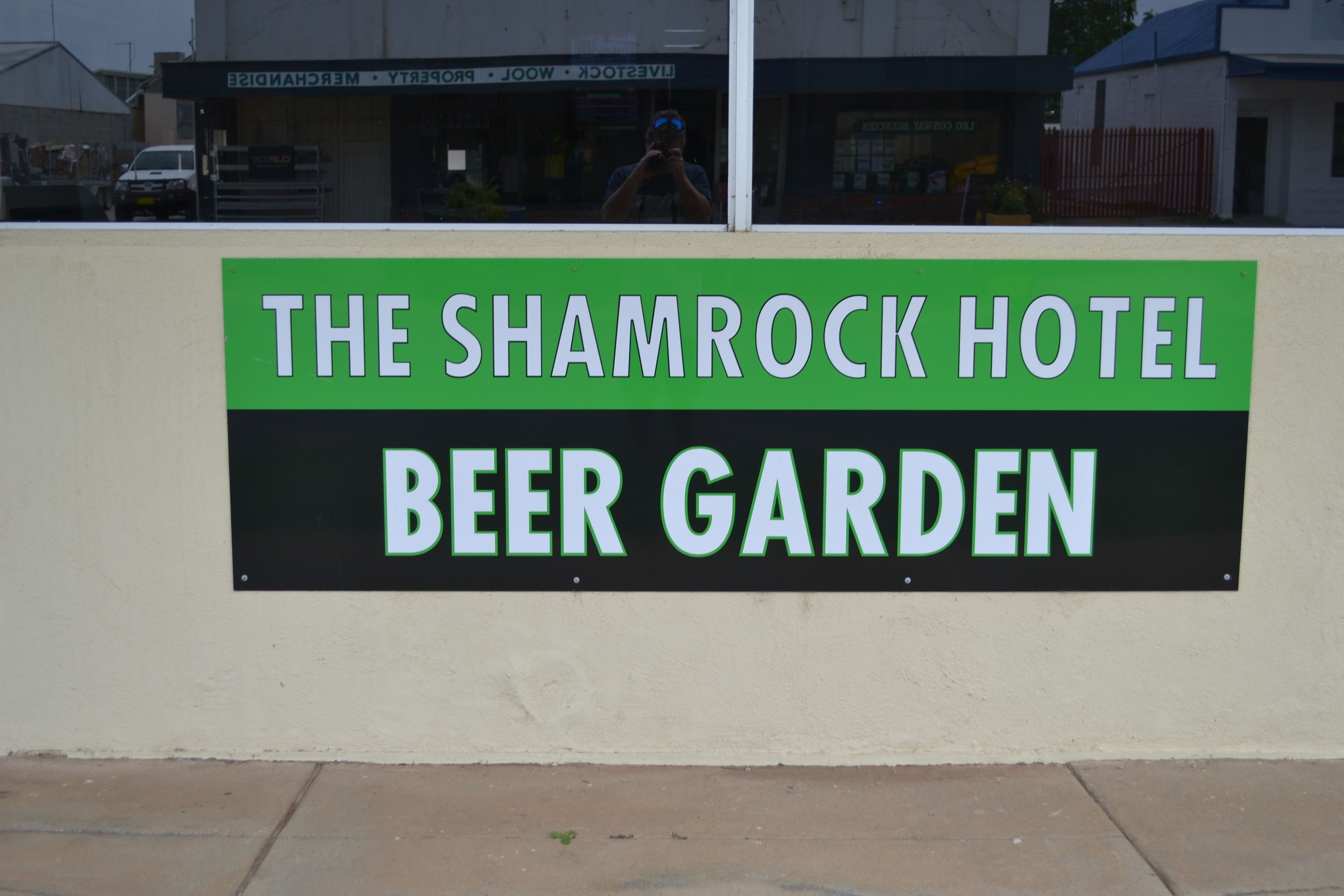 Señal del Jardín de Cervezas del Hotel Shamrock.