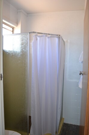 Twin Room, 2 Twin Beds | Bathroom shower