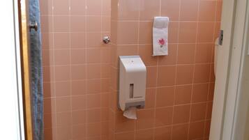 Double Room | Bathroom | Shower, free toiletries, hair dryer