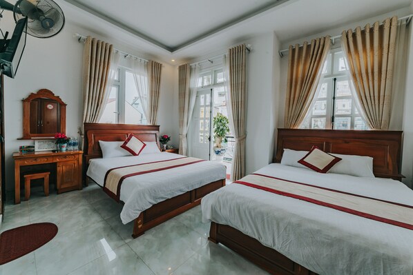 Dobbeltværelse - balkon | Skrivebord, mørklægningsgardiner, lydisolering, strygejern/strygebræt