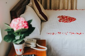 Desk, blackout curtains, soundproofing, iron/ironing board - Hotel The Bao (Da Lat)