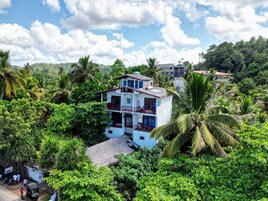 Fachada de la propiedad