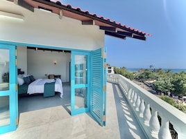 Suite estudio Deluxe, 1 cama de matrimonio grande, Aire acondicionado, vistas al mar | Terraza o patio