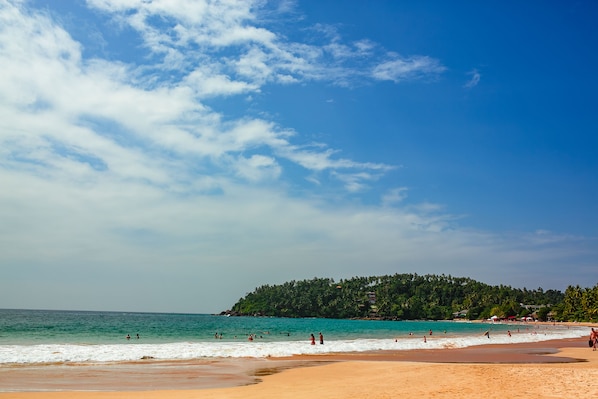 On the beach, beach yoga - Seashore Mirissa (Mirissa)