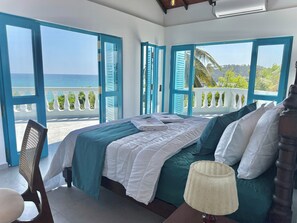 Egyptian cotton sheets, premium bedding, minibar, individually decorated - Seashore Mirissa (Mirissa)