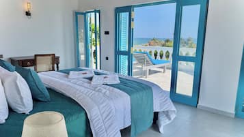 Premium bedding, minibar, individually decorated, bed sheets