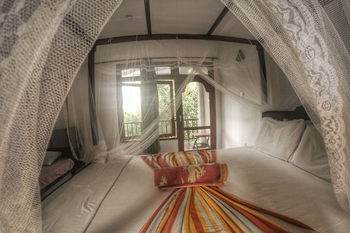 Deluxe Double Room, 1 Katil Raja (King), Penyaman udara, Garden Area | Peralatan tempat tidur premium, bar mini, dihias secara berasingan