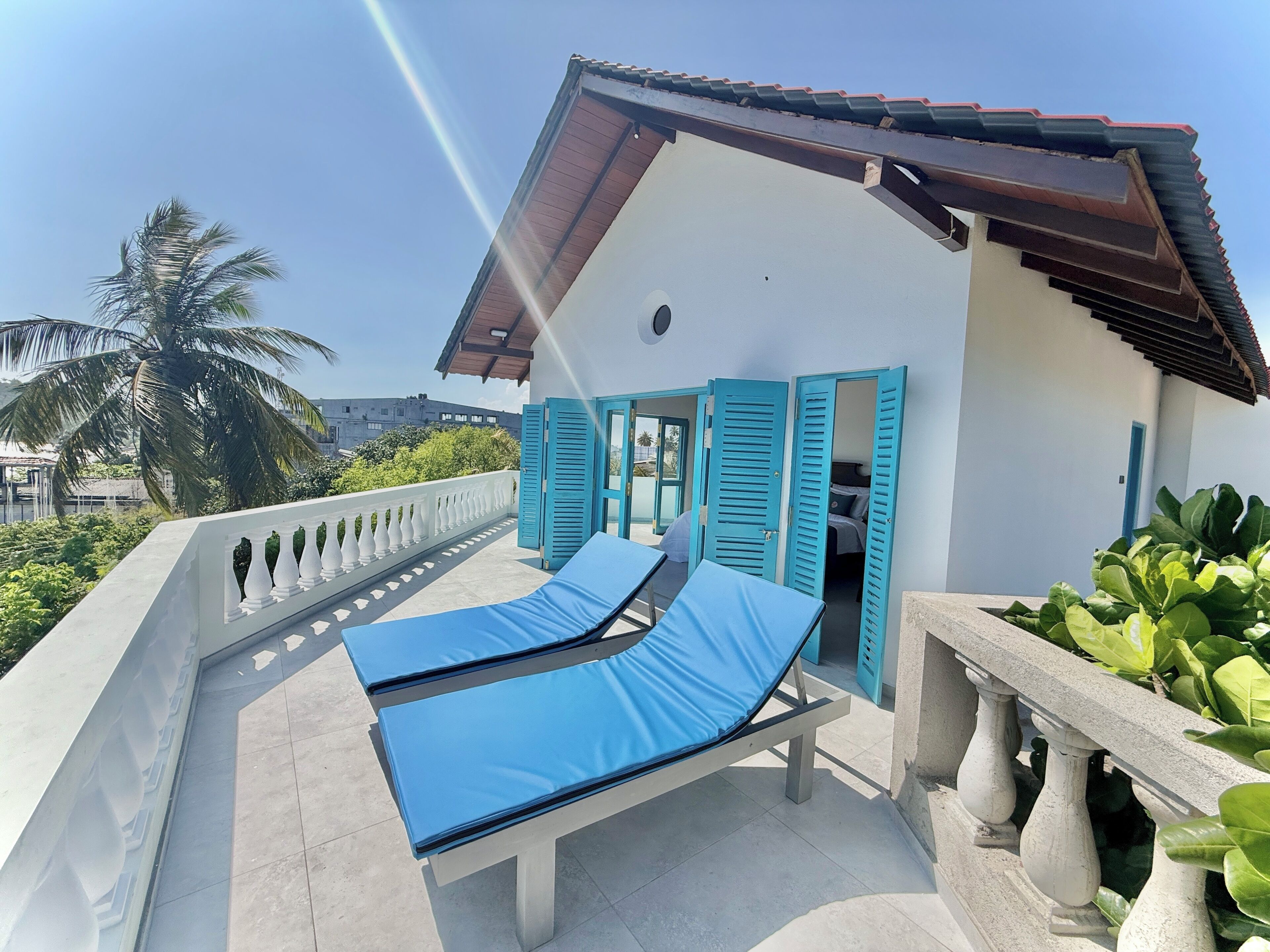 Deluxe Studio Suite, 1 King Bed, Air conditioning, Ocean View | Terrace/patio