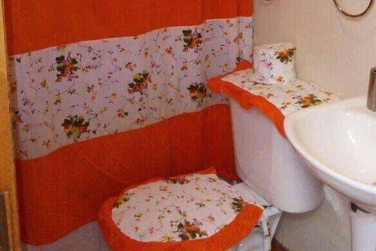 Double Room | Bathroom | Free toiletries, towels