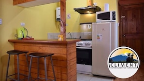 Fridge, microwave, oven, stovetop - Departamentos Climent (Osorno)