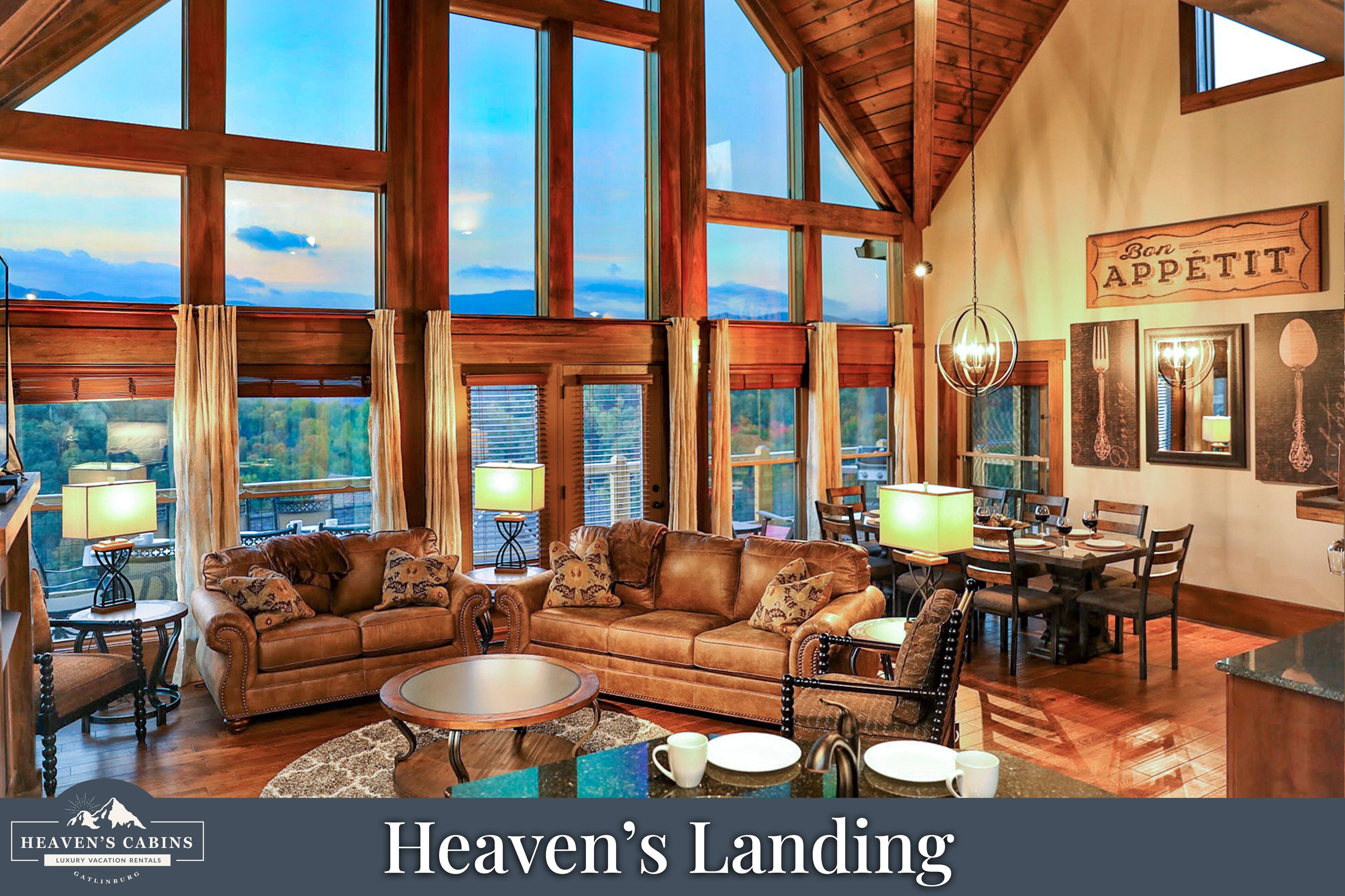 INCREDIBLE Mountain View Cabin! Huge Game Room! Theater! Fire Pit! 2 car garage!