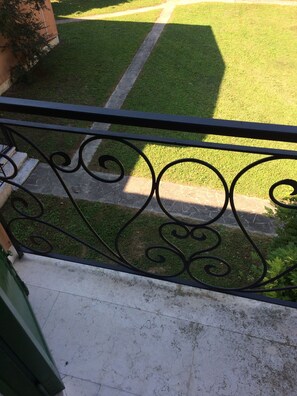 Comfort Room, Park View | Balcony view