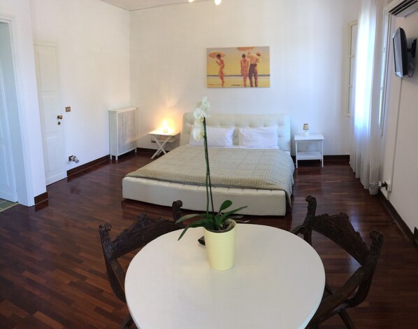 Comfort Room, Park View
