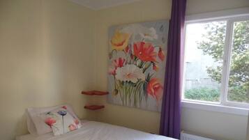 2 bedrooms, premium bedding, down comforters, individually decorated